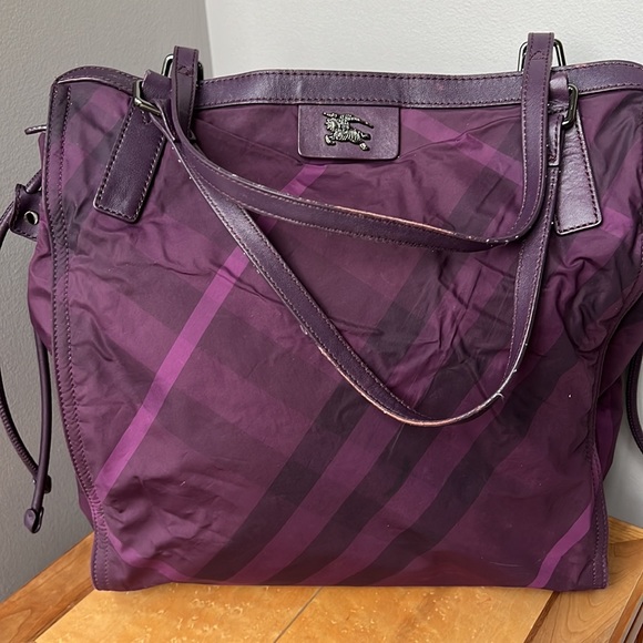 Authentic BURBERRY Buckleigh check nylon tote bag - Picture 4 of 14